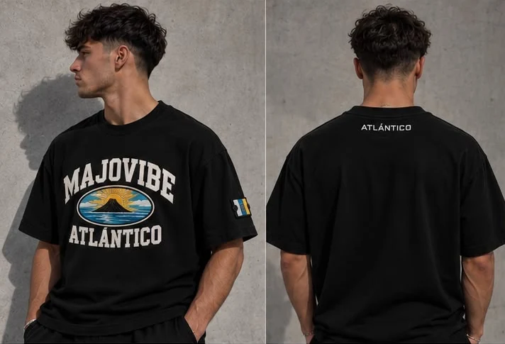 Visualización de diseño: Camiseta negra universitaria, con modelo