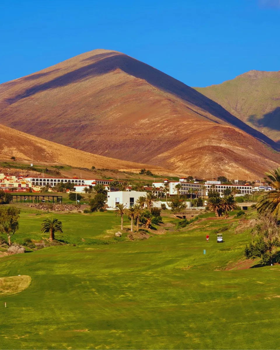 Mountain and course surroundings